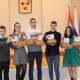 Глава города вручил детям-сиротам ключи от благоустроенных квартир. Глава города вручил детям-сиротам ключи от благоустроенных квартир.