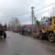 Сотрудники МУКП «Ливенское» продолжают уборку прибордюрной части дорог города