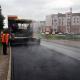 Подрядчик приступил к укладке верхнего слоя асфальта на улице Гайдара Подрядчик приступил к укладке верхнего слоя асфальта на улице Гайдара